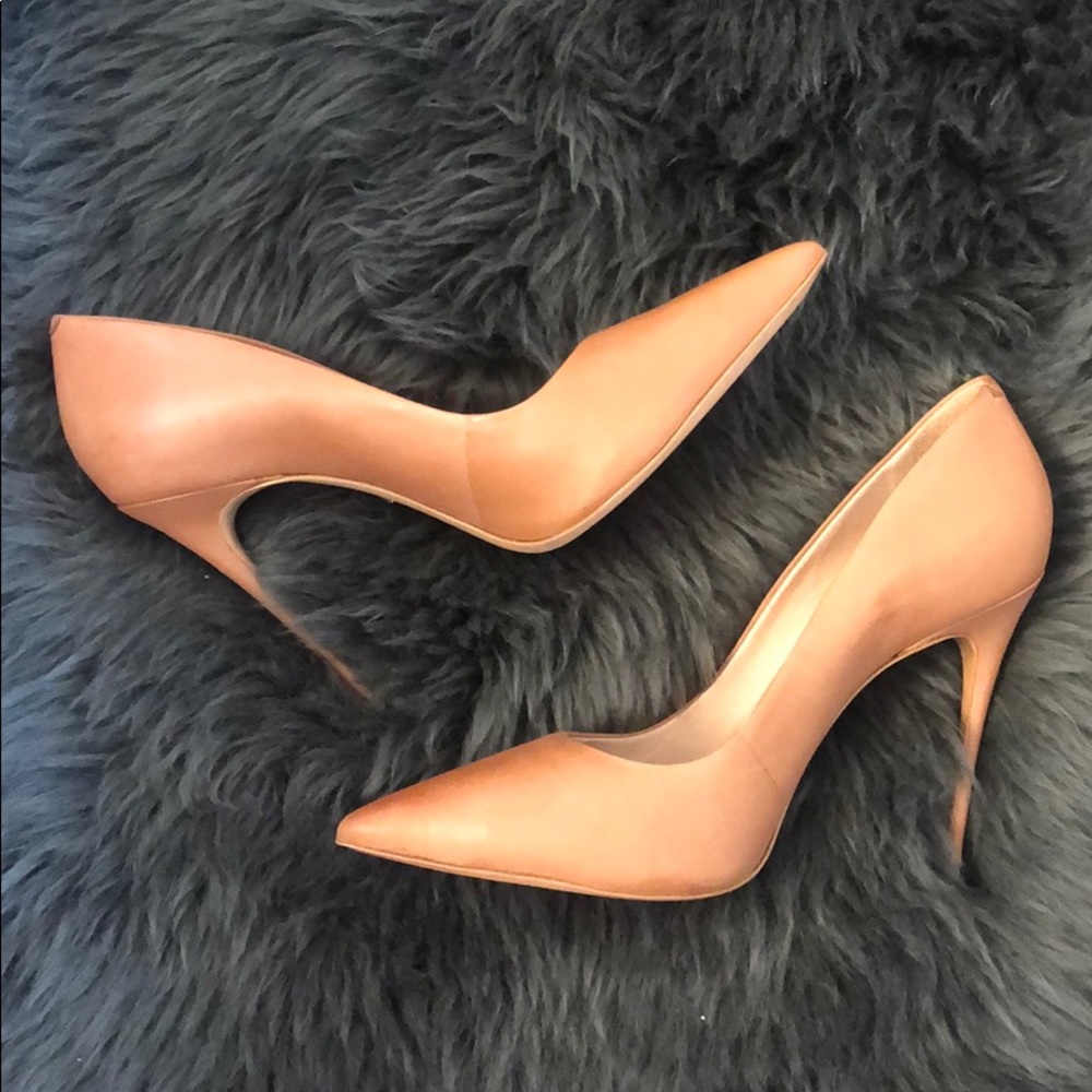Brand New Schutz pointed toe pump